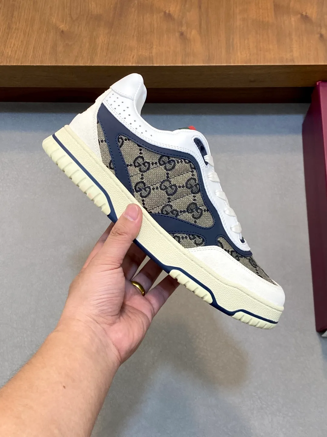 Men's Shoes 💰660 𝐆𝐮𝐜𝐜𝐢 𝐑𝐞-𝐖𝐞𝐛 As the first sneaker created by Sabato De Sarno for Gucci, the Re-Web series reinterprets the brand's classic stripes and sets off the modern silhouette design with bold and unique details. These shoes are crafted from white leather. This new sneaker is ingeniously decorated with many of the brand's classic details, and is equipped with a bright red and green webbing tongue, which will make people fall in love at first sight. White leather treated with a special process for softness and luster, with an embossed grainy texture. Script Gucci logo and interlocking G web label with Interlocking G and script Gucci logo. Rubber outsole with interlocking G detail eyelets. Web tongue. Size: 39-44 (customized for sizes 38 and 45)